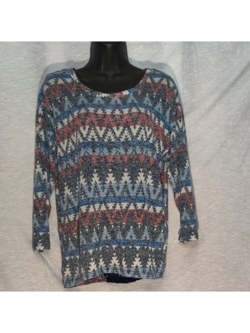 Almost Famous  Women's Lightweight Sweater Size M  *(78)